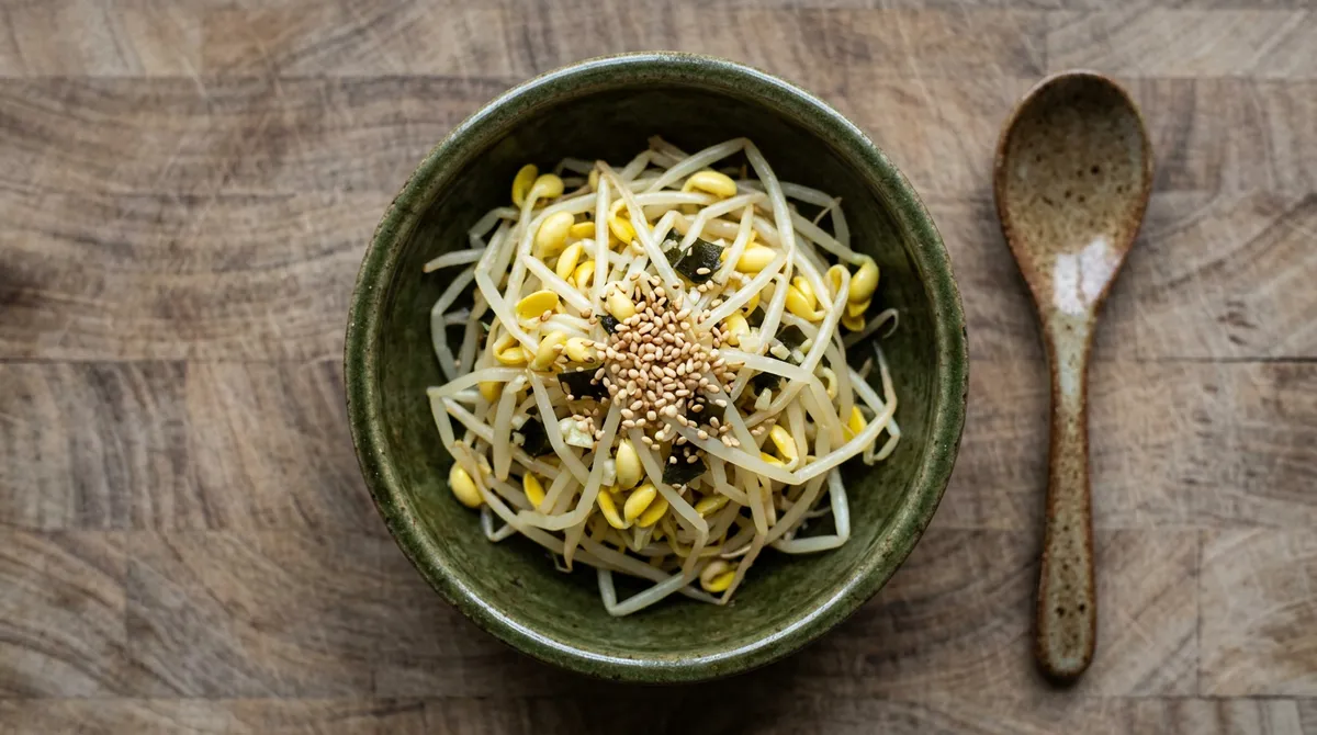 콩나물무침, 다시마랑 같이 익히니까 조미료 없어도 감칠맛 나요